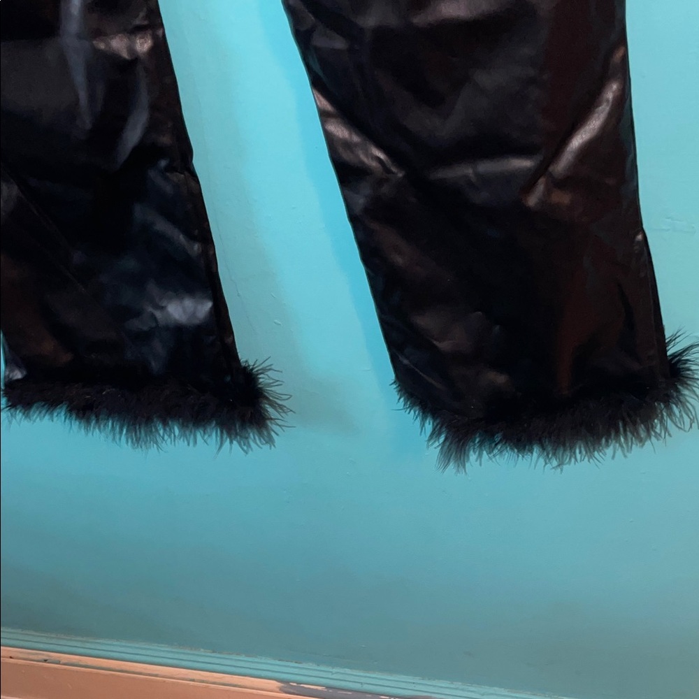 Elegant Black Leather pants with trim fur in the leg - Picture 10 of 14